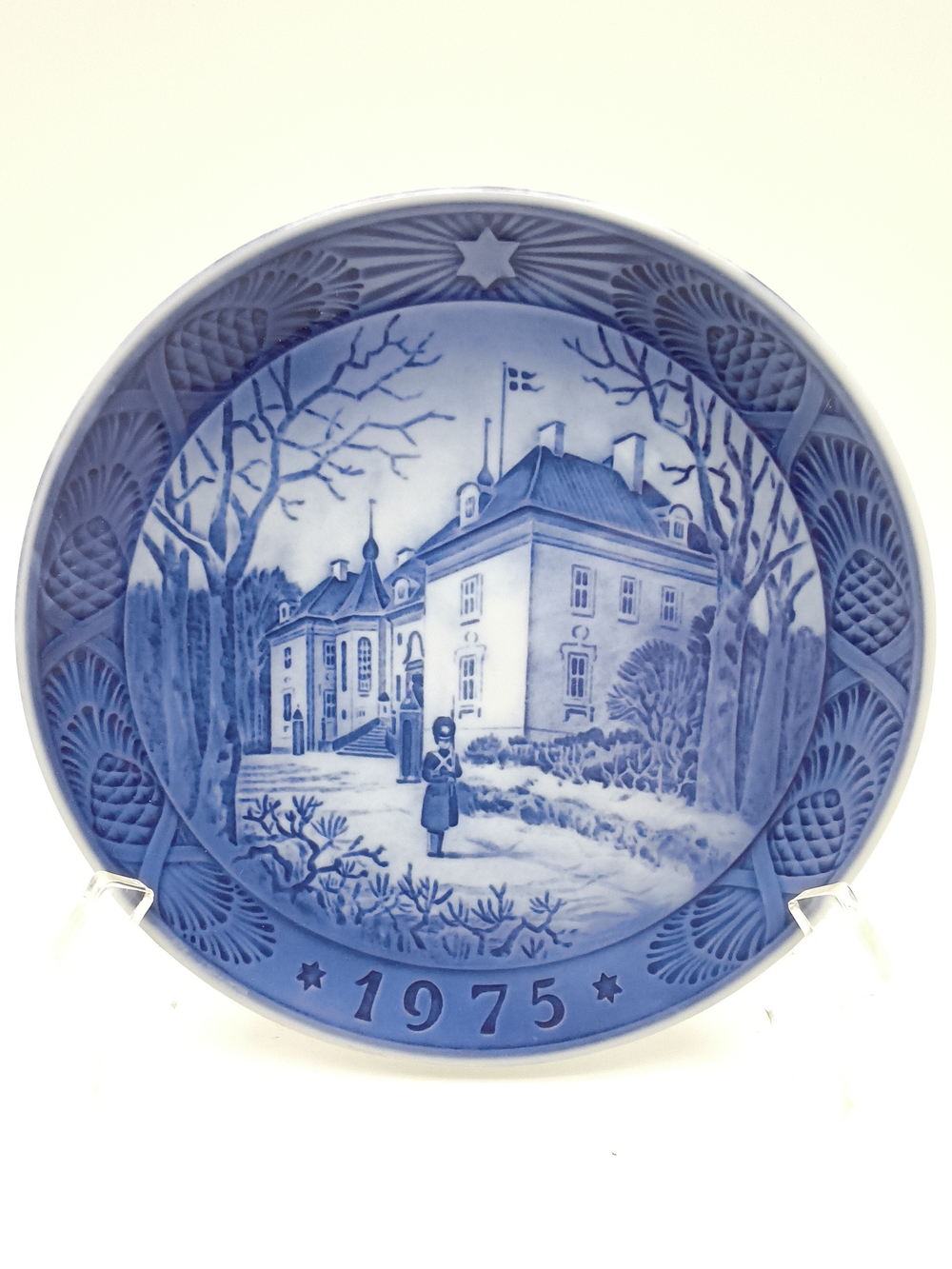 Born in 1975? This Vintage 1975 Palace Plate is Royally Rad!
